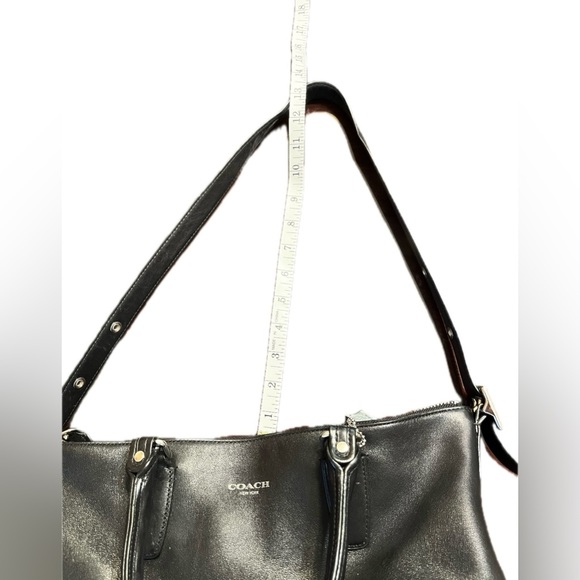 Coach Woman’s purse bag black silver zippers adjustable strap travel luxury - Picture 7 of 9